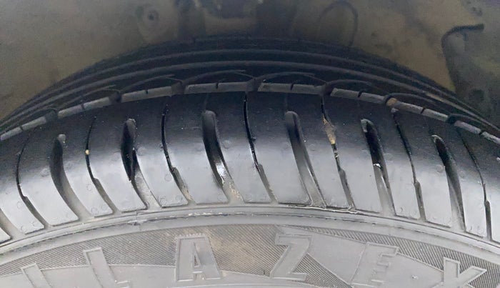 2012 Hyundai i20 SPORTZ 1.2, Petrol, Manual, 1,08,263 km, Right Front Tyre Tread