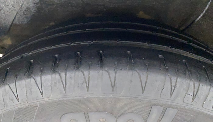 2012 Hyundai i20 SPORTZ 1.2, Petrol, Manual, 1,08,263 km, Right Rear Tyre Tread