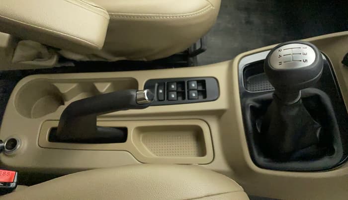 2017 Mahindra TUV300 T8, Diesel, Manual, 18,918 km, Gear Lever