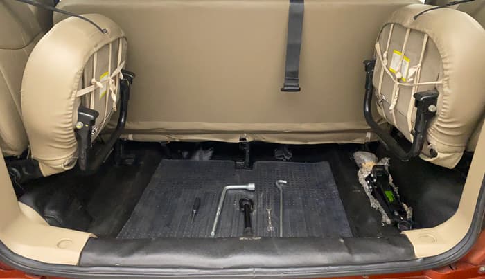 2017 Mahindra TUV300 T8, Diesel, Manual, 18,918 km, Boot Inside
