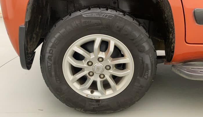 2017 Mahindra TUV300 T8, Diesel, Manual, 18,918 km, Right Rear Wheel