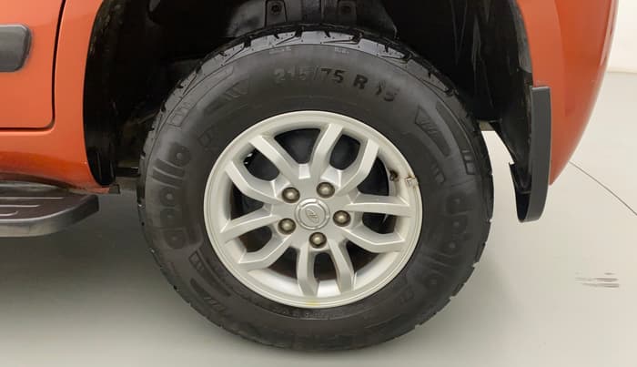 2017 Mahindra TUV300 T8, Diesel, Manual, 18,918 km, Left Rear Wheel