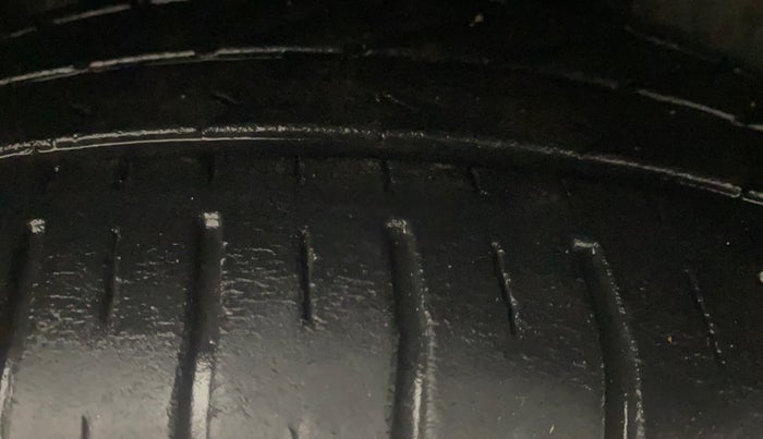 2016 Maruti Celerio VXI AMT (O), Petrol, Automatic, 94,588 km, Right Front Tyre Tread