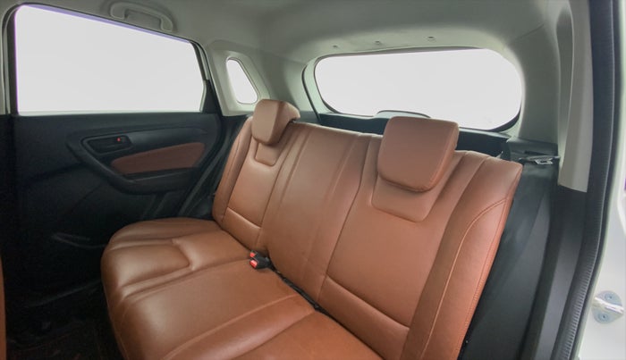 2018 Maruti Vitara Brezza VDI AMT, Diesel, Automatic, 40,385 km, Right Side Door Cabin View