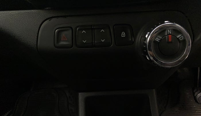 2017 Renault Kwid RXT 1.0 AMT, Petrol, Automatic, 42,888 km, Gear Lever
