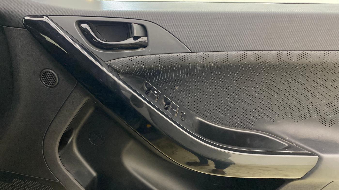 2023 Tata NEXON XZA PLUS (L) DARK EDITION, Petrol, Automatic, 35,984 km, Driver Side Door Panels Control