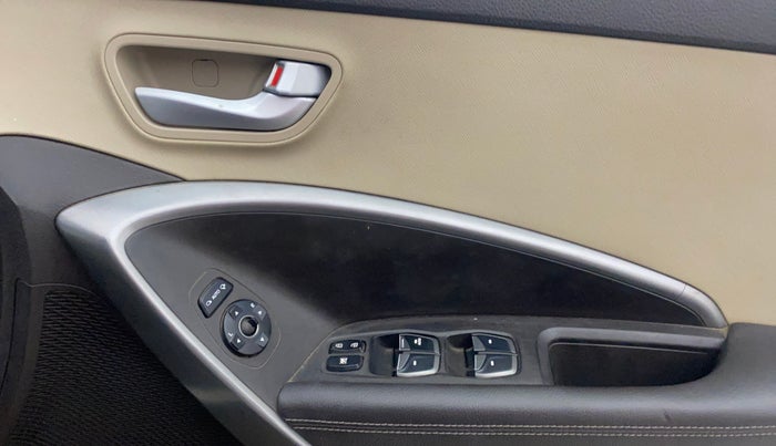 2015 Hyundai Santa Fe 4 WD AT, Diesel, Automatic, 67,583 km, Driver Side Door Panels Control