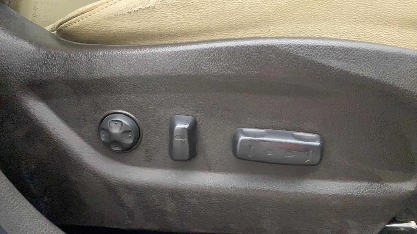 2015 Hyundai Santa Fe 4 WD AT, Diesel, Automatic, 67,536 km, Driver Side Adjustment Panel