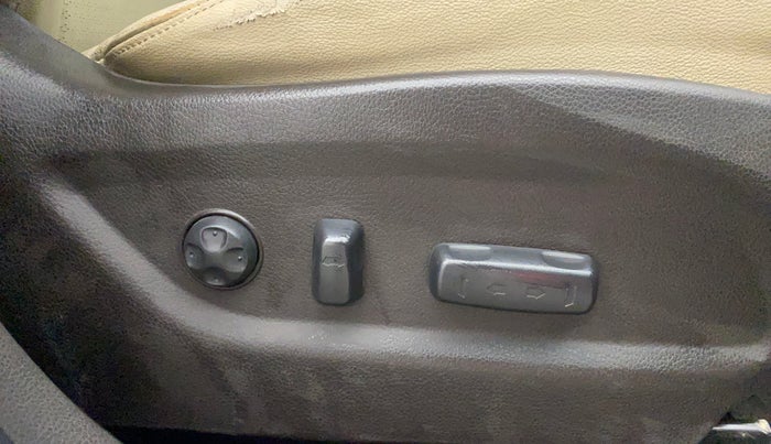 2015 Hyundai Santa Fe 4 WD AT, Diesel, Automatic, 67,583 km, Driver Side Adjustment Panel