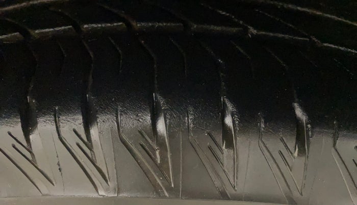 2015 Hyundai Santa Fe 4 WD AT, Diesel, Automatic, 67,583 km, Right Front Tyre Tread