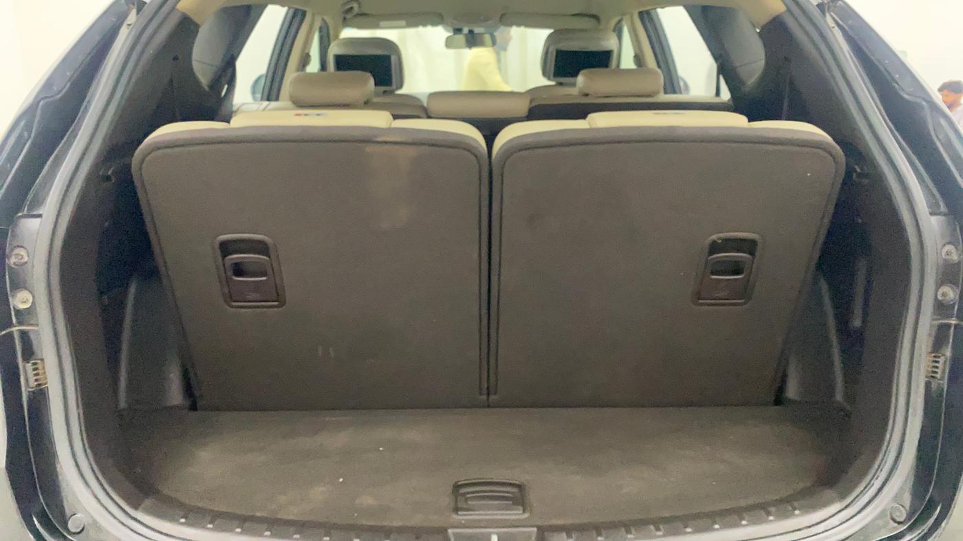 2015 Hyundai Santa Fe 4 WD AT, Diesel, Automatic, 67,536 km, Boot Inside