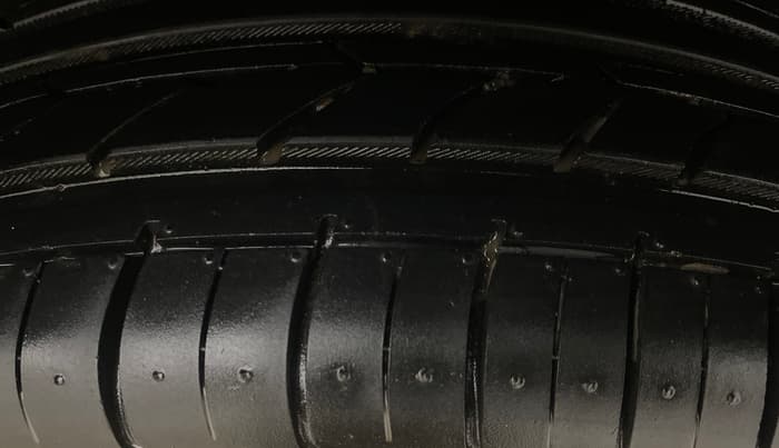 2016 Volkswagen Vento HIGHLINE PETROL AT, Petrol, Automatic, 59,116 km, Left Rear Tyre Tread