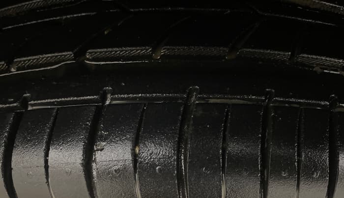 2016 Volkswagen Vento HIGHLINE PETROL AT, Petrol, Automatic, 59,116 km, Left Front Tyre Tread