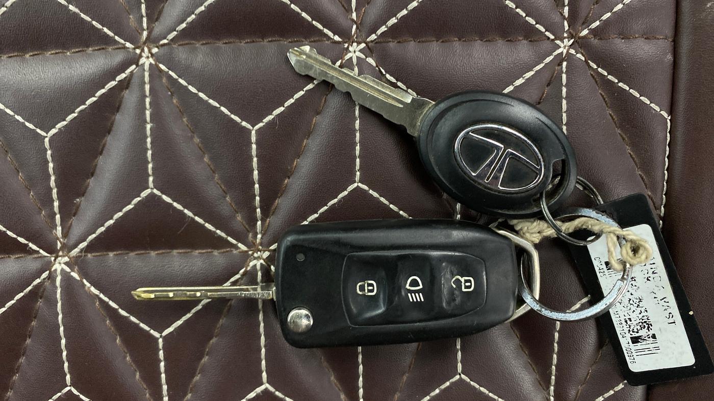 2017 Tata TIGOR XZ (O) PETROL, Petrol, Manual, 63,640 km, Key Close Up