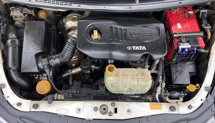 2017 Tata Hexa Varicor 400 XT, Diesel, Manual, 99,991 km, Open Bonet