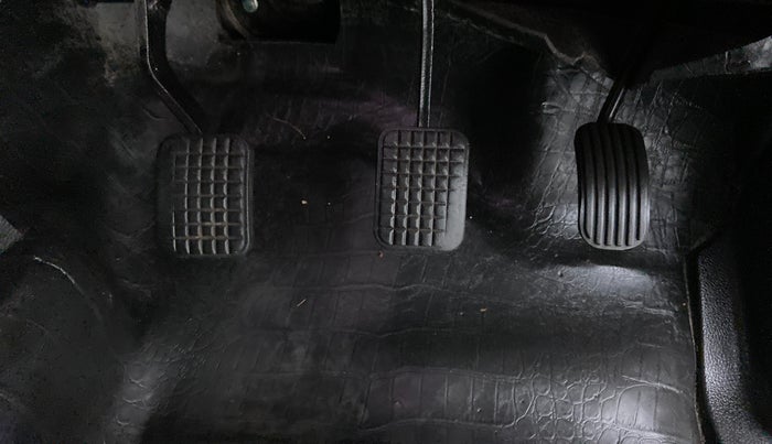 2017 Tata Hexa Varicor 400 XT, Diesel, Manual, 99,991 km, Pedals