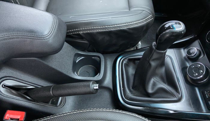 2017 Tata Hexa Varicor 400 XT, Diesel, Manual, 99,991 km, Gear Lever