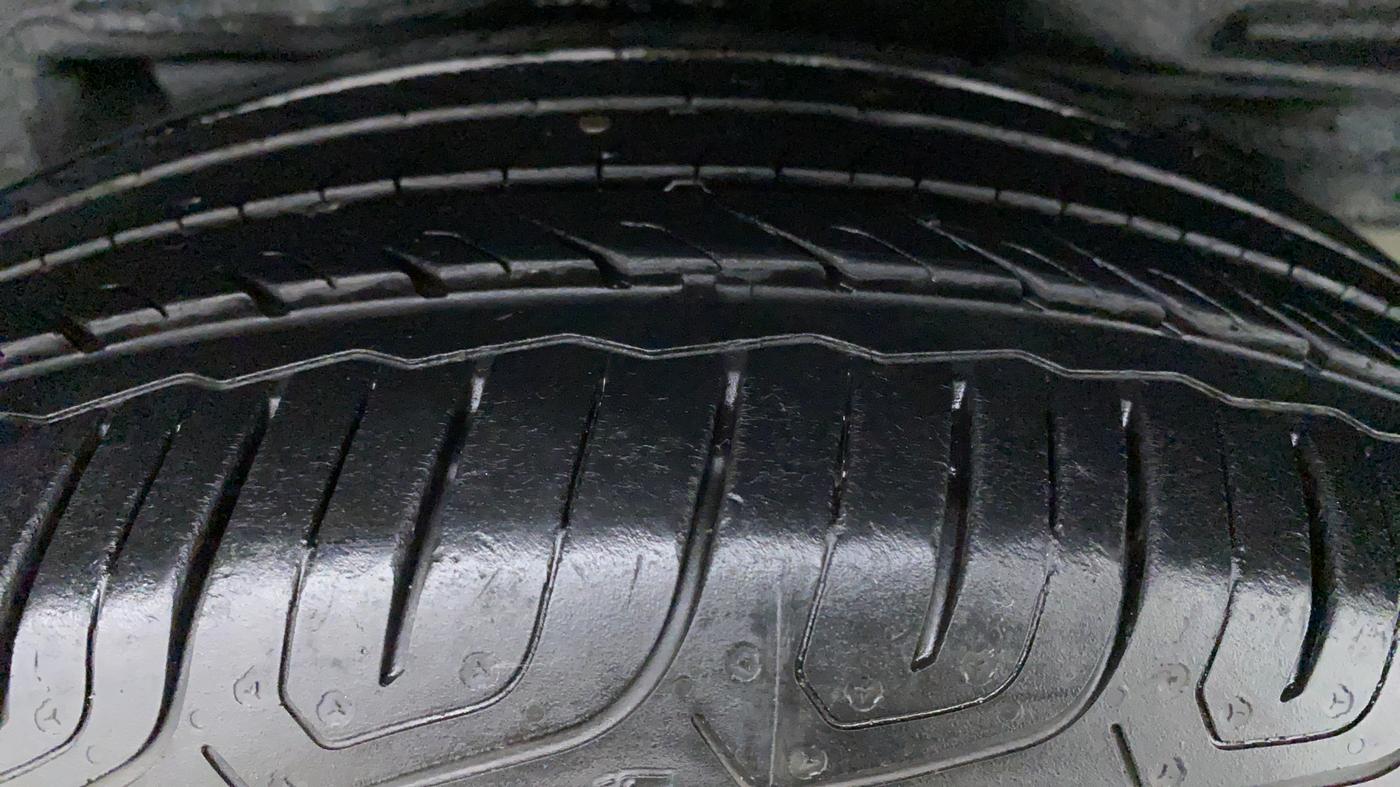 2016 Toyota Corolla Altis G AT, Petrol, Automatic, 60,853 km, Right Front Tyre Tread
