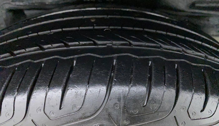2016 Toyota Corolla Altis G AT, Petrol, Automatic, 60,853 km, Right Front Tyre Tread