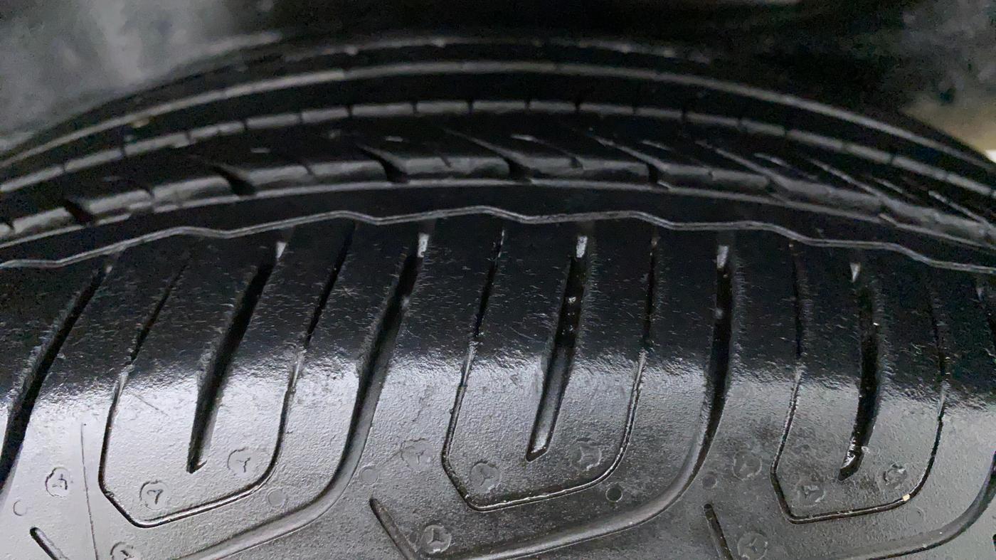 2016 Toyota Corolla Altis G AT, Petrol, Automatic, 60,853 km, Left Rear Tyre Tread