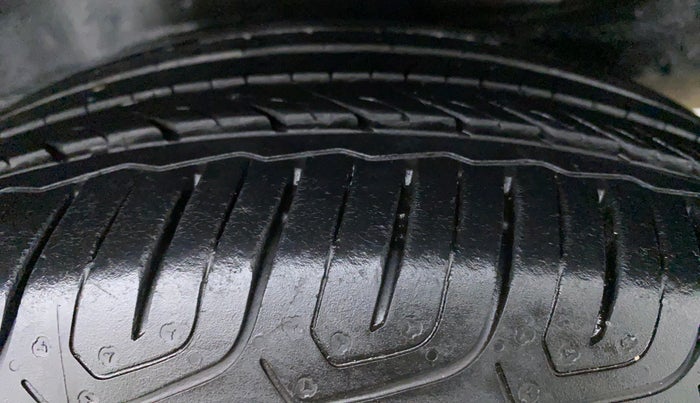 2016 Toyota Corolla Altis G AT, Petrol, Automatic, 60,853 km, Left Rear Tyre Tread