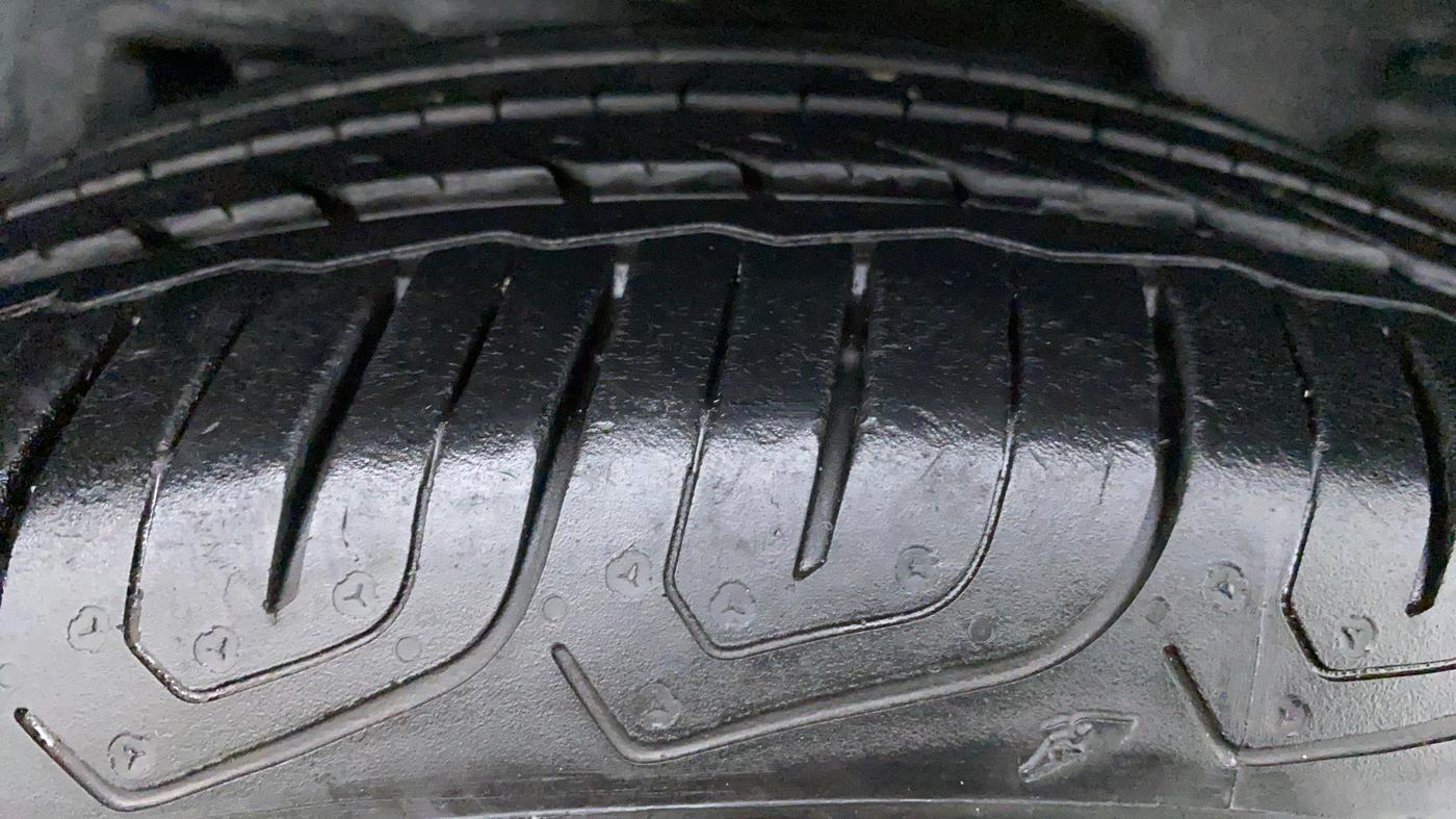 2016 Toyota Corolla Altis G AT, Petrol, Automatic, 60,853 km, Left Front Tyre Tread