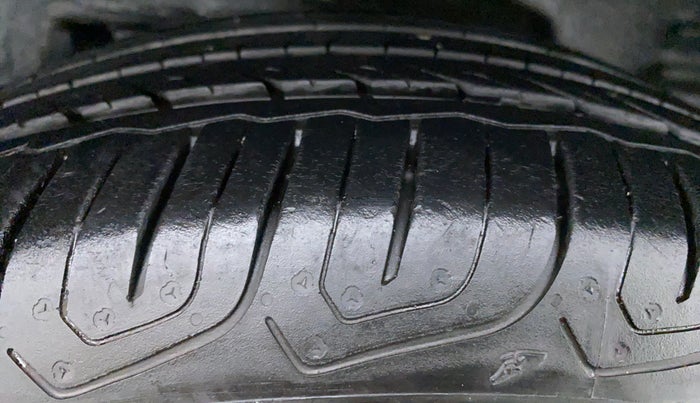 2016 Toyota Corolla Altis G AT, Petrol, Automatic, 60,853 km, Left Front Tyre Tread