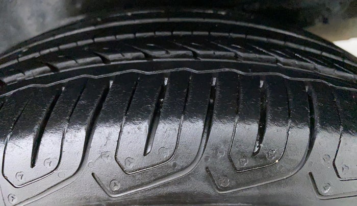 2016 Toyota Corolla Altis G AT, Petrol, Automatic, 60,853 km, Right Rear Tyre Tread