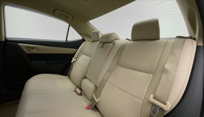 2016 Toyota Corolla Altis G AT, Petrol, Automatic, 60,853 km, Right Side Rear Door Cabin