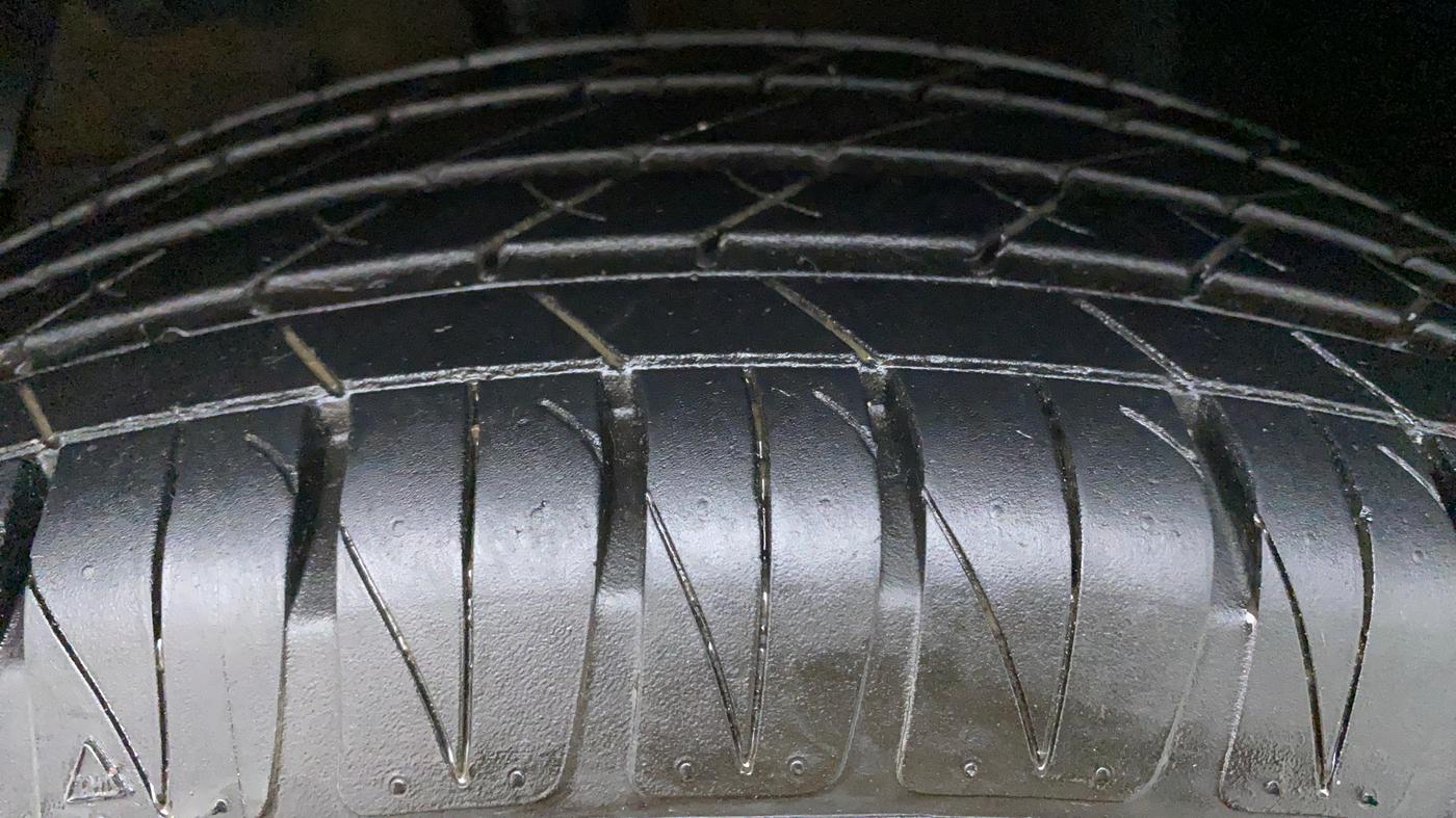 2020 Toyota URBAN CRUISER PREMIUM DUAL TONE AT, Petrol, Automatic, 15,872 km, Left Front Tyre Tread