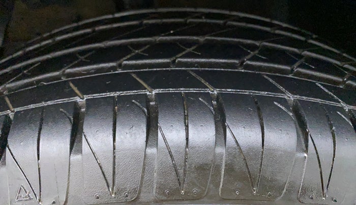 2020 Toyota URBAN CRUISER PREMIUM DUAL TONE AT, Petrol, Automatic, 15,872 km, Left Front Tyre Tread