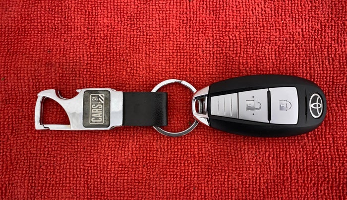 2020 Toyota URBAN CRUISER PREMIUM DUAL TONE AT, Petrol, Automatic, 15,872 km, Key Close Up