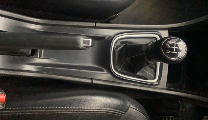 2017 Maruti Ciaz ALPHA DIESEL 1.3, Diesel, Manual, 62,351 km, Gear Lever