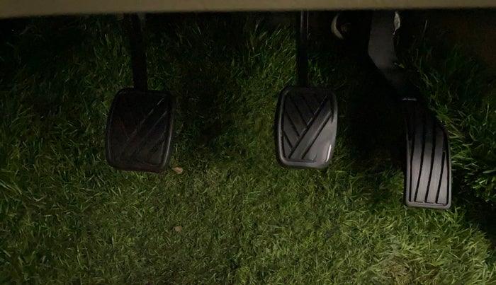 2015 Maruti Swift Dzire VDI, Diesel, Manual, 96,504 km, Pedals