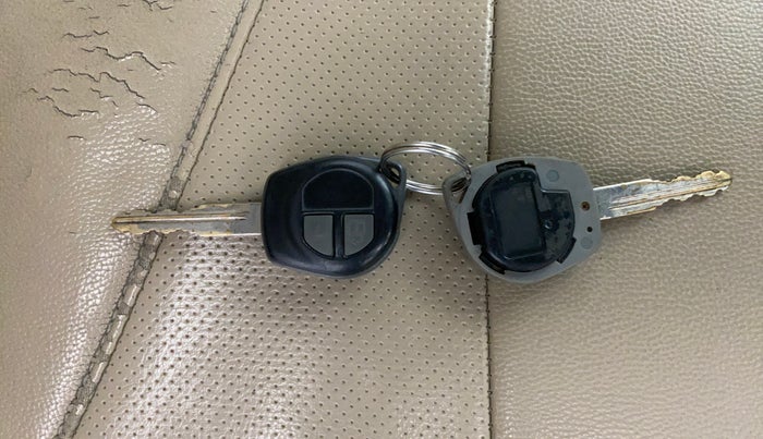 2015 Maruti Swift Dzire VDI, Diesel, Manual, 96,504 km, Key Close Up