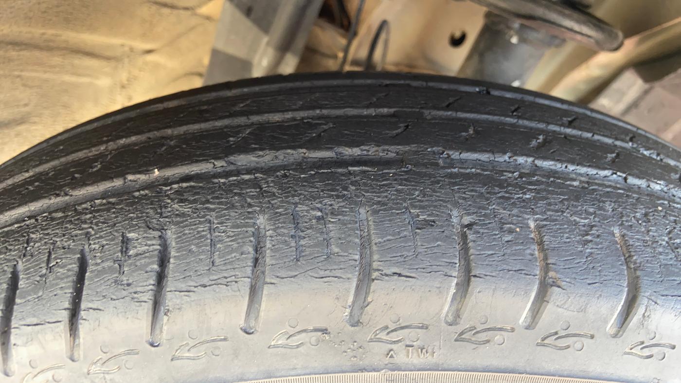 2021 Renault TRIBER RXL MT, Petrol, Manual, 34,226 km, Right Front Tyre Tread