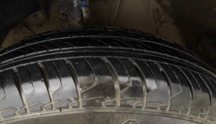 2023 Maruti Swift VXI AMT, Petrol, Automatic, 57,055 km, Left Front Tyre Tread