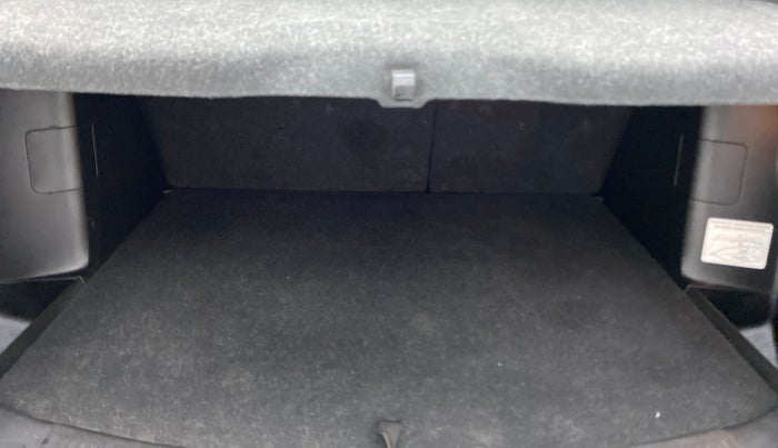 2016 Maruti S Cross ZETA 1.3, Diesel, Manual, 42,360 km, Boot Inside