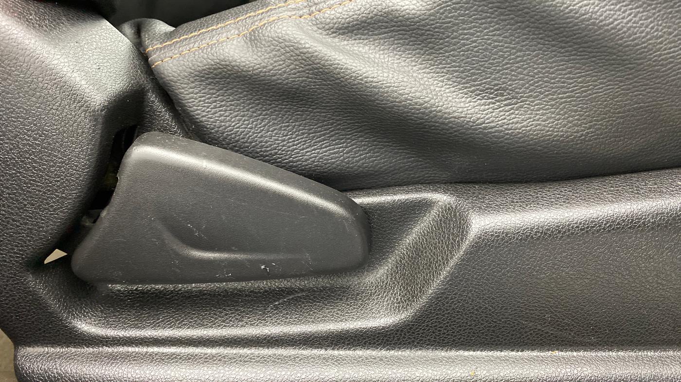 2017 Renault Kwid 1.0 RXT, Petrol, Manual, 38,903 km, Driver Side Adjustment Panel