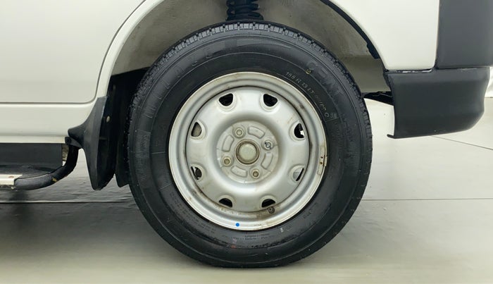 2017 Maruti Eeco 5 STR WITH AC PLUSHTR, CNG, Manual, 12,321 km, Right Front Tyre