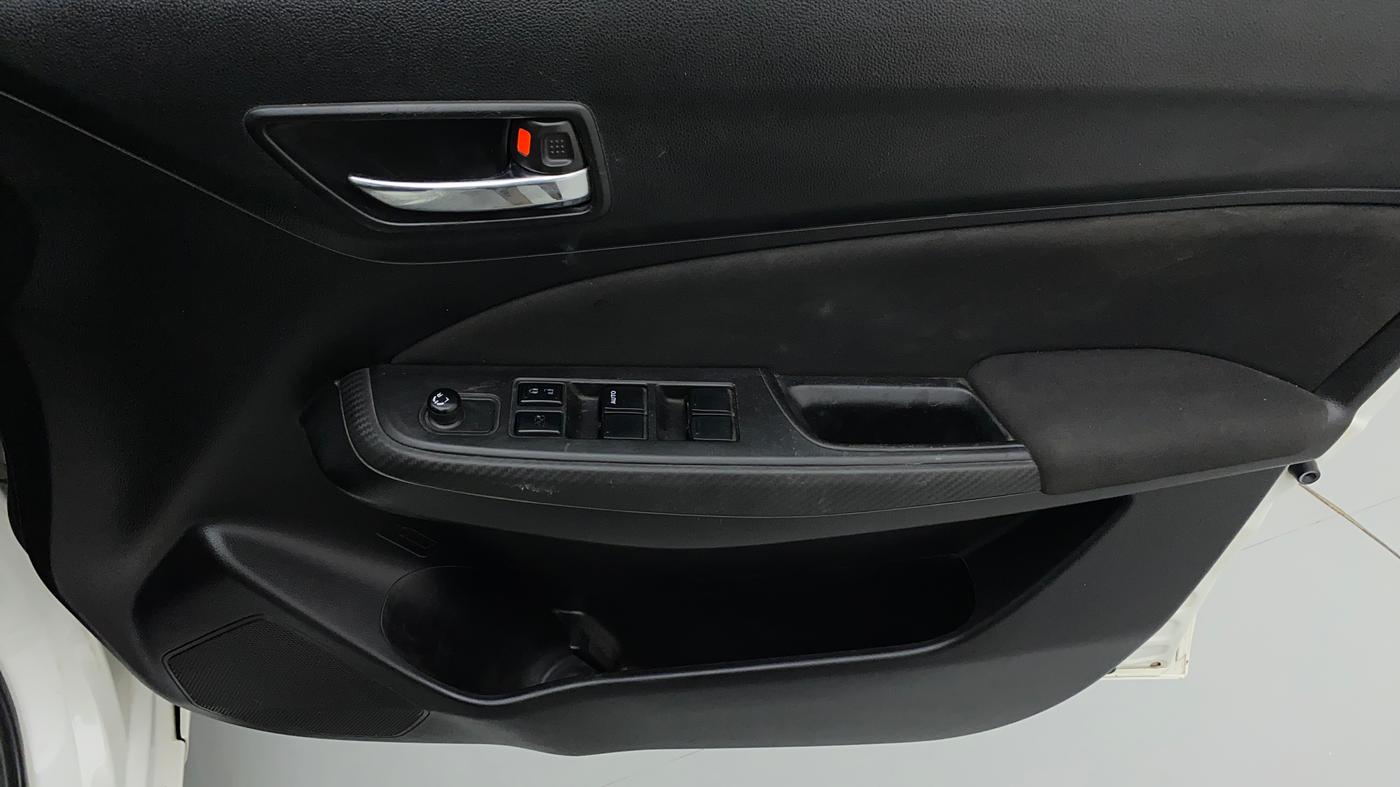 2018 Maruti Swift VXI AMT D, Petrol, Automatic, 36,155 km, Driver Side Door Panels Control