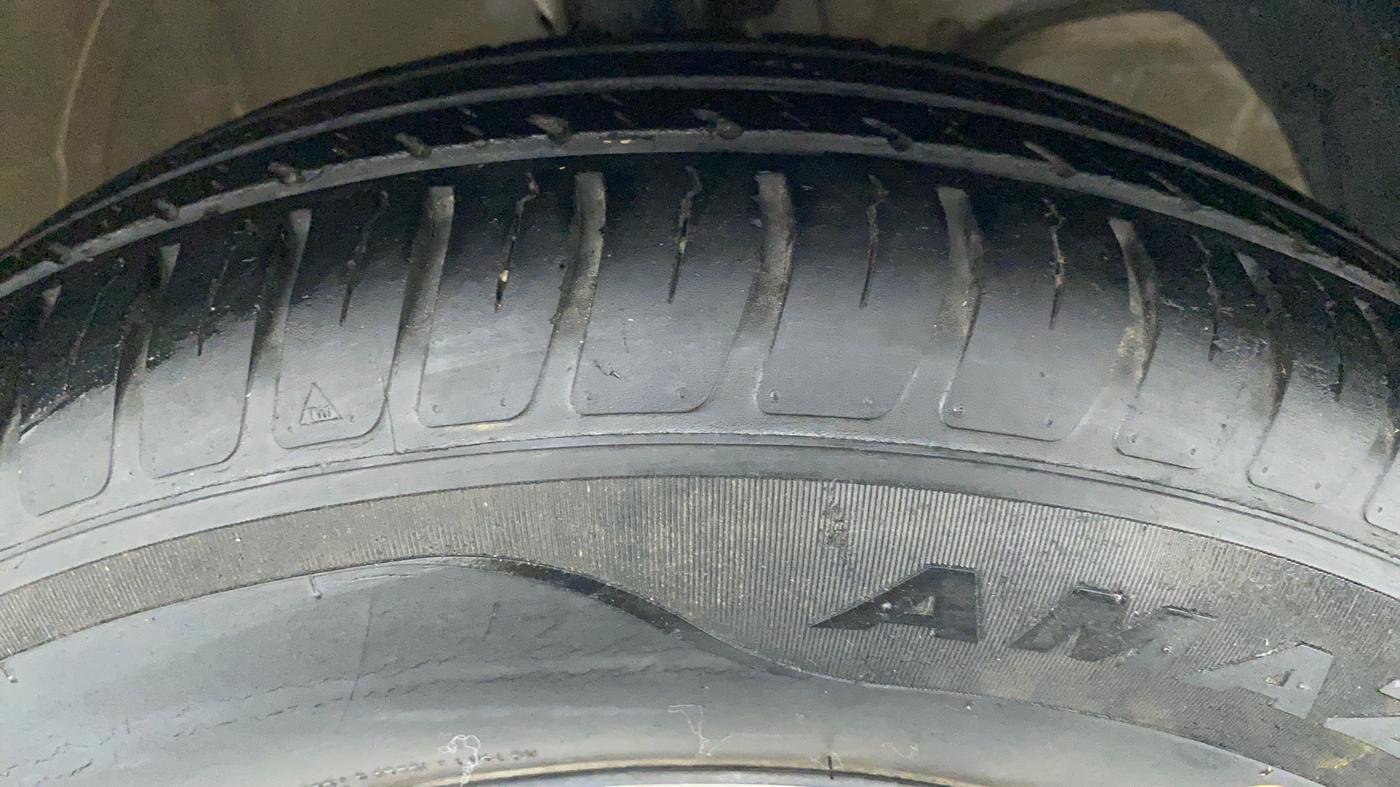 2018 Maruti Swift VXI AMT D, Petrol, Automatic, 36,155 km, Right Front Tyre Tread