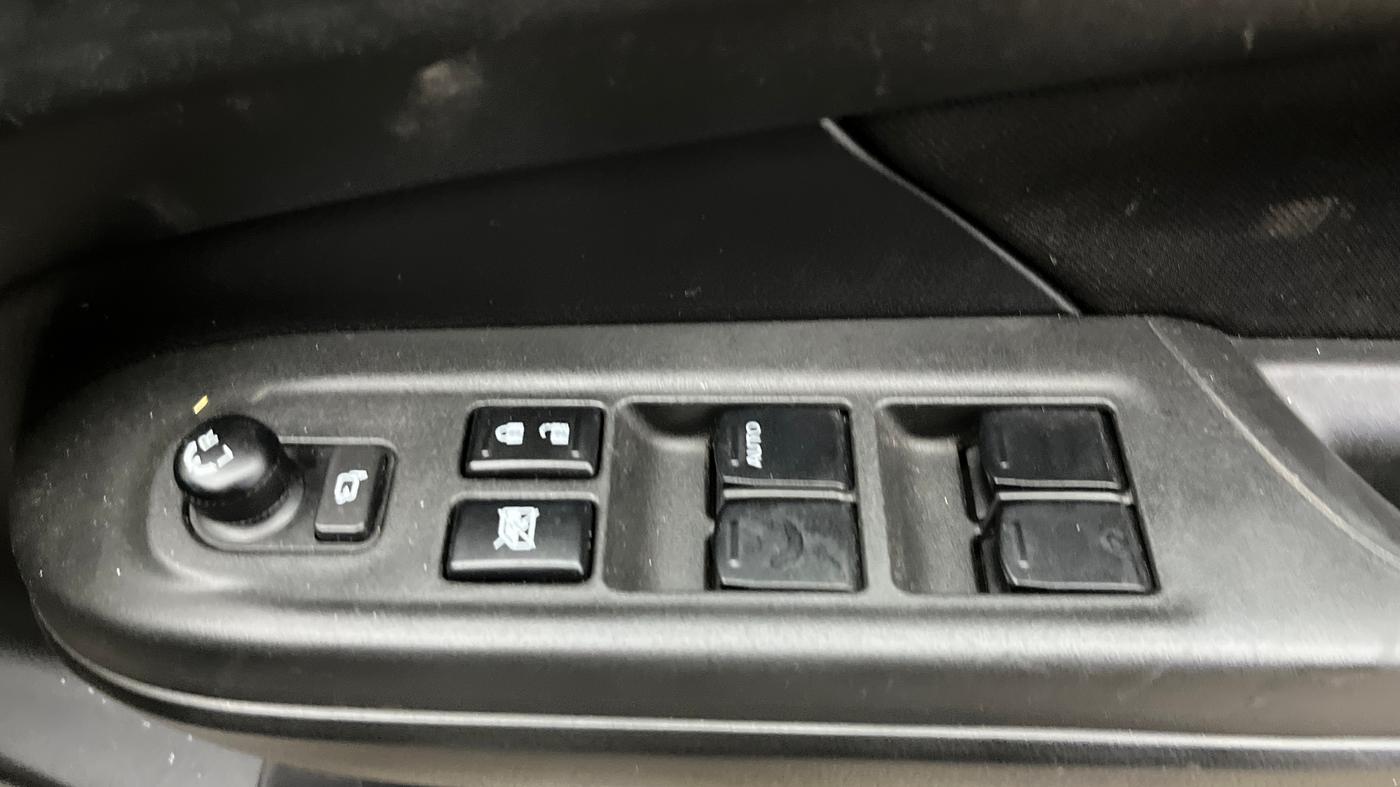 2024 Maruti Swift ZXI PLUS AMT, Petrol, Automatic, 3,813 km, Driver Side Door Panels Control