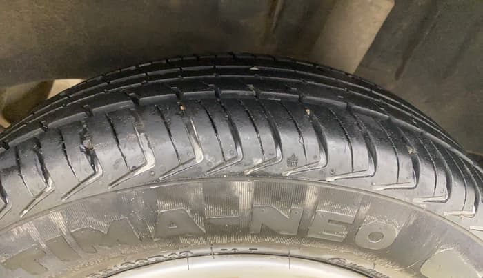 2017 Renault Kwid RXT 1.0 (O), Petrol, Manual, 49,657 km, Left Rear Tyre Tread