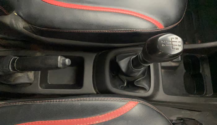 2017 Renault Kwid RXT 1.0 (O), Petrol, Manual, 49,657 km, Gear Lever