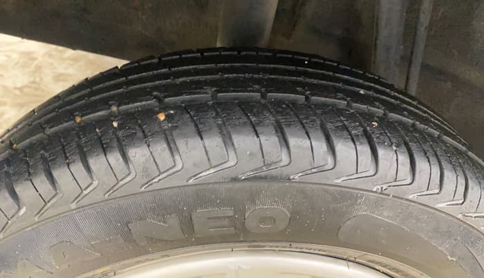 2017 Renault Kwid RXT 1.0 (O), Petrol, Manual, 49,657 km, Right Rear Tyre Tread