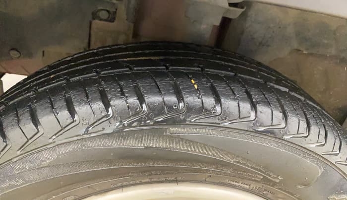 2017 Renault Kwid RXT 1.0 (O), Petrol, Manual, 49,657 km, Left Front Tyre Tread