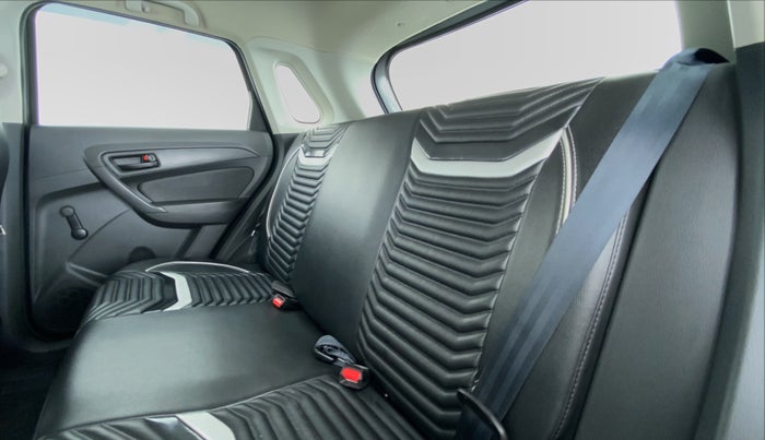 2016 Maruti Vitara Brezza LDI OPT, Diesel, Manual, 29,311 km, Right Side Rear Door Cabin