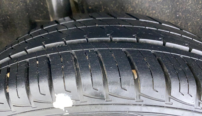 2016 Maruti Vitara Brezza LDI OPT, Diesel, Manual, 29,311 km, Right Rear Tyre Tread