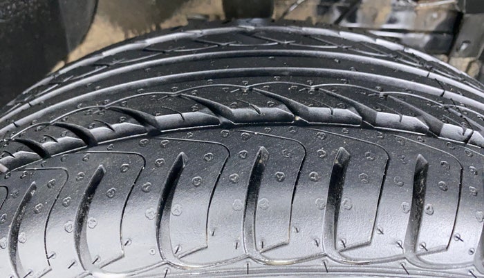 2016 Maruti Vitara Brezza LDI OPT, Diesel, Manual, 29,311 km, Right Front Tyre Tread
